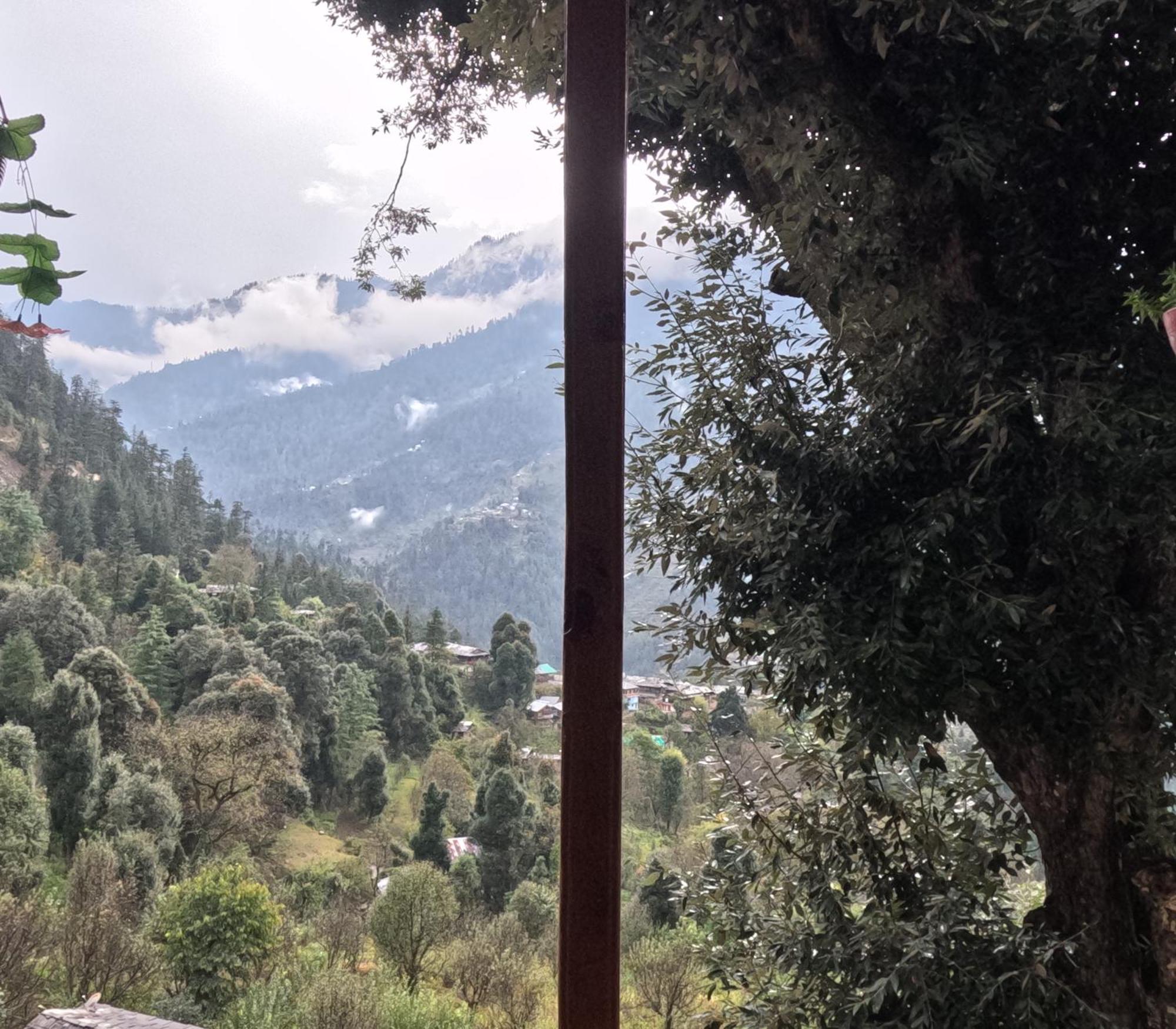 Mozo Inn&Cafe Jibhi Banjār Extérieur photo