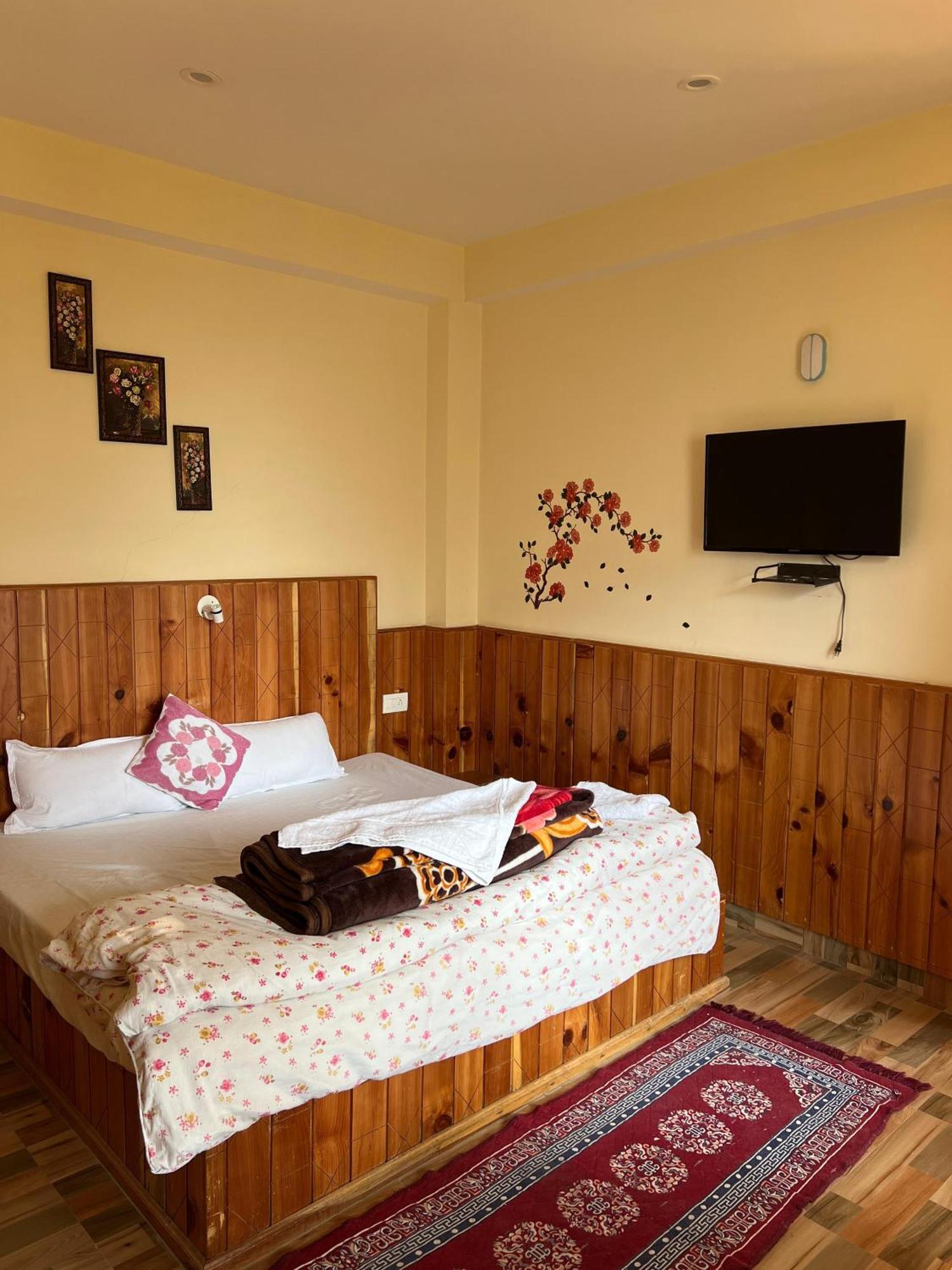 Mozo Inn&Cafe Jibhi Banjār Extérieur photo